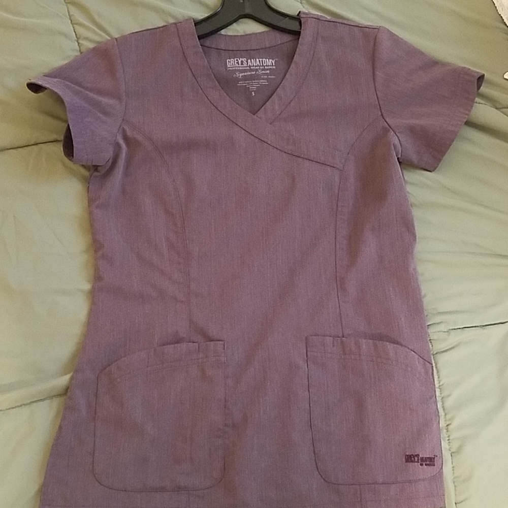 EUC Greys anatomy scrup top